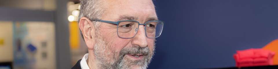 Konrad Garhammer, COO & CTO bei Congatec, im Interview auf der Roten Couch.