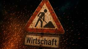 Energieintensive Betriebe bewerten ihre strategischen Optionen im Inland als begrenzt. Deshalb verlagern sie zunehmend energieintensive Produktionsstufen ins Ausland.