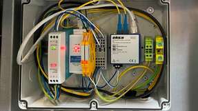 Die Anlage von Fleximaus nutzt eine intelligente Abschaltautomatik, die anhand von Umweltparametern das Fledermausrisiko berechnet und die Windkraftanlage bei Gefahr automatisch stoppt, um die Tiere wirksam zu schützen.