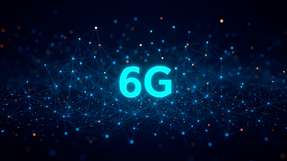 Ein internationales Forschungsteam entwickelt auf Basis von 5G ein weltweit standardisiertes 6G-Netz, untersucht Latenz, Datenverkehr und Anomalien und erarbeitet Vorschläge für eine leistungsfähige Mobilfunkarchitektur der nächsten Generation.
