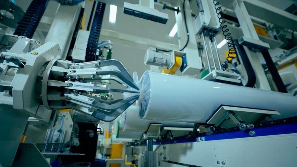 Die Wickel- und Schneidemaschinen von Fuji Tekko sollten auf ein einfacheres Kommunikationsnetz umgestellt werden. Möglich wurde das durch CC-Link IE TSN.