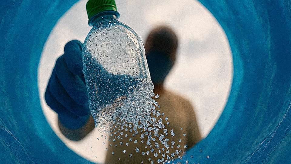 Ein neues Polymermodell zeigt, wie sich die Festigkeit und die Recyclingfähigkeit von modifizierten Kunststoffketten verbinden lassen.