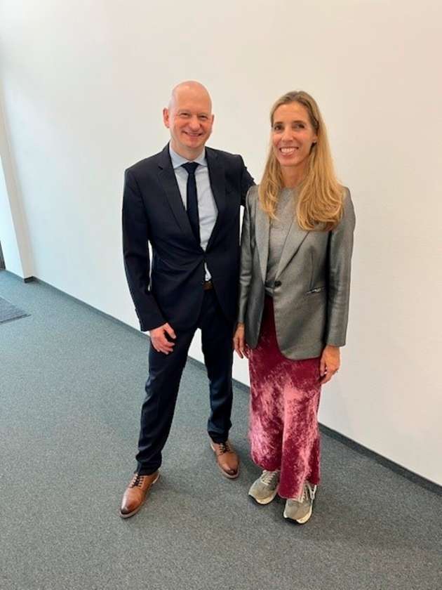 „Mein Ziel ist es, Codico dabei zu unterstützen, sich im globalen Technologiewettbewerb klar zu differenzieren. Unsere Kunden können ihren Entwicklungsaufwand minimieren, während sich unsere Hersteller auf ihre Kernkompetenz – Technologieentwicklung und Produktion –konzentrieren, und beide können sich dabei auf Codicos hochmoderne Logistik verlassen.“