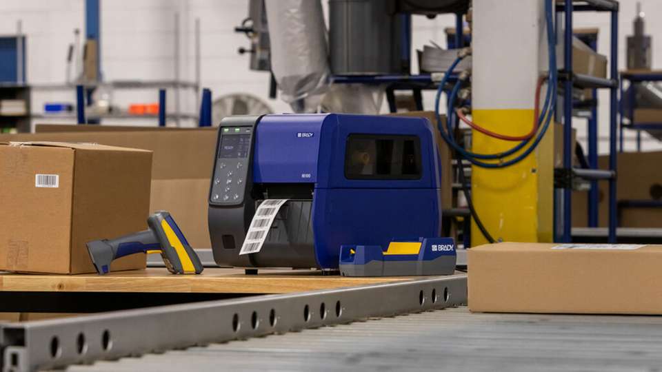 Der i6100-Etikettendrucker kombiniert hohe Druckgeschwindigkeit, robuste Bauweise und Materialvielfalt für zuverlässige Kennzeichnungsprozesse im industriellen Alltag.