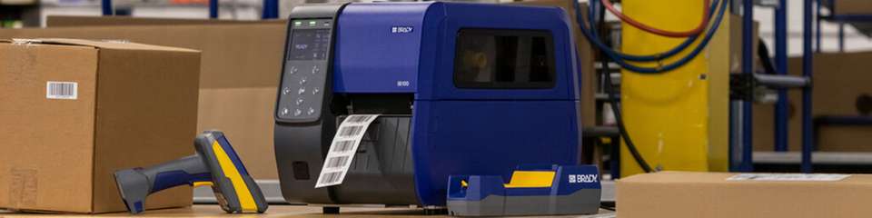 Der i6100-Etikettendrucker kombiniert hohe Druckgeschwindigkeit, robuste Bauweise und Materialvielfalt für zuverlässige Kennzeichnungsprozesse im industriellen Alltag.