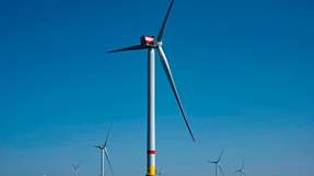 Der Offshore-Windpark Borkum Riffgrund 3 markiert mit seinen 913 MW liefert seit Dezember 2025 erstmals grünen Strom für Industrie und Haushalte.