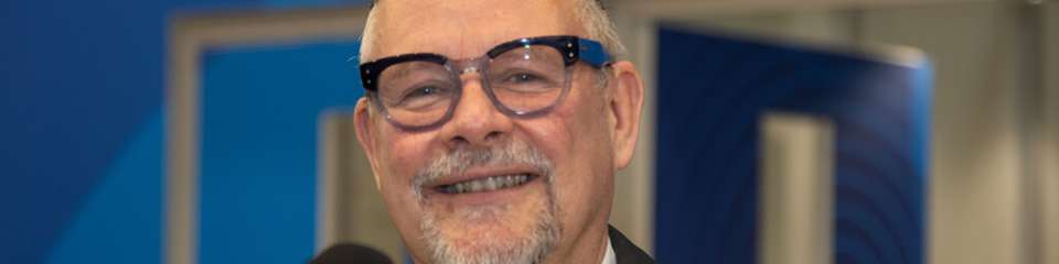  Dirk Rauscher, Direktor Vertrieb und Mitglied der Geschäftsleitung bei Finder, im Interview auf der Roten Couch.