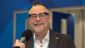  Dirk Rauscher, Direktor Vertrieb und Mitglied der Geschäftsleitung bei Finder, im Interview auf der Roten Couch.