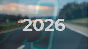 2026 verändern neue Standards, Pflichten und Förderungen die Elektromobilität grundlegend und verlangen von Unternehmen angepasste Infrastruktur- und Fuhrparkstrategien.