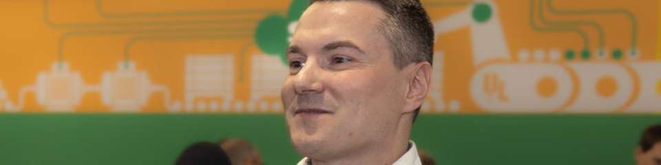 Alexander Gaubatz, Head of Product Management bei Escha, im Interview mit der Roten Couch!