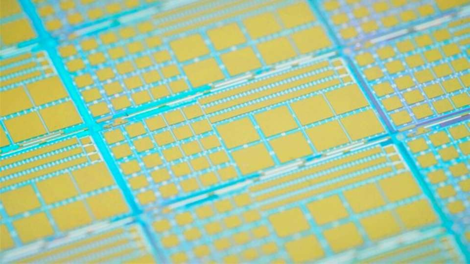 Der Ausschnitt eines am Fraunhofer IMS gefertigten 200-mm-Wafers zeigt die neuesten Varianten der Silizium-Photomultiplier.
