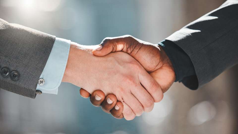 Die Partnerschaft bietet Kunden eine erhöhte Maschinenverfügbarkeit durch OT DevOps, einschließlich automatisierter Updates und Backups.