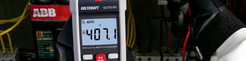 Die VC-771 PV ist die erste Stromzange von Voltcraft, die extrem hohe Ströme und Spannungen, wie sie beispielsweise in PV-Anlagen auftreten, präzise messen kann.