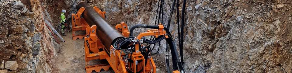 Die erste von zwei Bohrungs-Baustellen in Kroatien, hier bei Lučice, war gut 107 m lang und hatte einen Durchmesser von einem Meter. Der Untergrund wechselt ständig zwischen Fels, Lehm, Geröll und aufgeschüttetem Boden und stellt damit hohe Anforderungen an die Bohrtechnik.