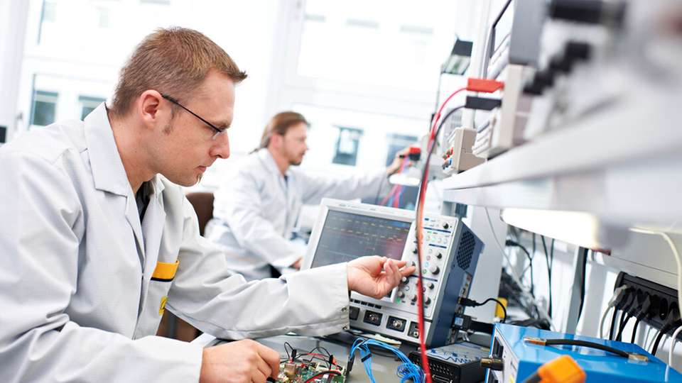 Die methodische Überprüfung der Schaltnetzteile sichert die Stabilität des Gesamtsystems und vermeidet Fehlverhalten.