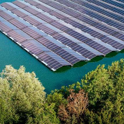 BayWa r.e. veräußert das größte Floating-PV-Projekt in den Niederlanden.