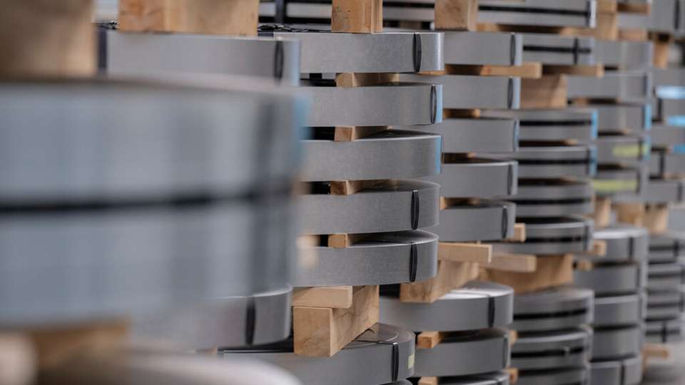 Sogenannter Non-Prime-Stahl ist nicht so hochwertig wie Stahl erster Klasse, findet in der Industrie aber trotzdem breite Anwendung.