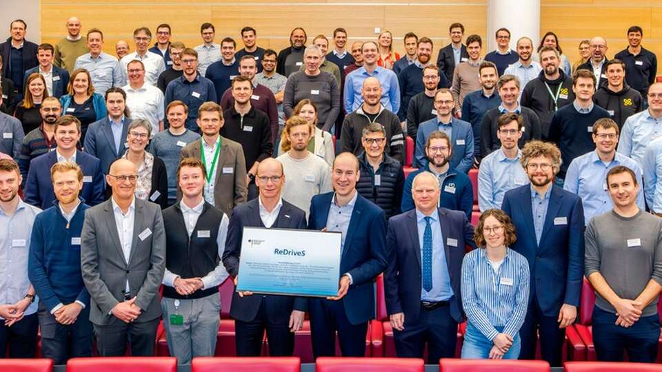 Zum offiziellen Auftakt am 12. und 13. Januar 2026 trafen sich rund 80 Teilnehmerinnen und Teilnehmer des Konsortiums am Schaeffler Standort in Herzogenaurach, um den Start des Forschungsprojekts feierlich zu begehen.