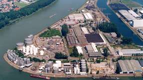 Eine neue Pilotanlage in Mannheim mischt strombasierte oder biogene Kraftstoffe flexibel mit fossilen und dokumentiert die CO2-Einsparung digital für jede Lieferung.