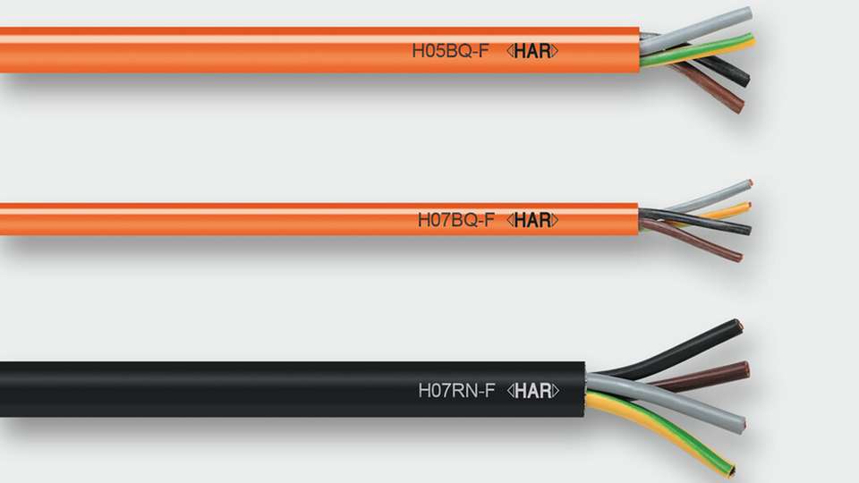 Die schweren Gummischlauchleitungen H07RN-F sind flammwidrig, abrieb- und witterungsbeständig und für mittlere mechanische Belastungen im Außenbereich geeignet. Die TC-ER/MTW-Leitungen nach UL 1277 sind für Nordamerika zugelassen, UL/CSA-zertifiziert, robust und ohne Schutzrohr installierbar – ideal für Steuerungen, Maschinen und Kabeltrassen. 