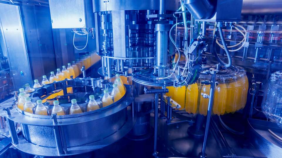 Die Systemlösung ermöglicht unterbrechungsfreies Dosieren dank Zwischenbehälter, auslaufsicherer Komponenten, automatischer Füllstandsüberwachung und CIP‑fähigem Design für hygienische und effiziente Prozesse.