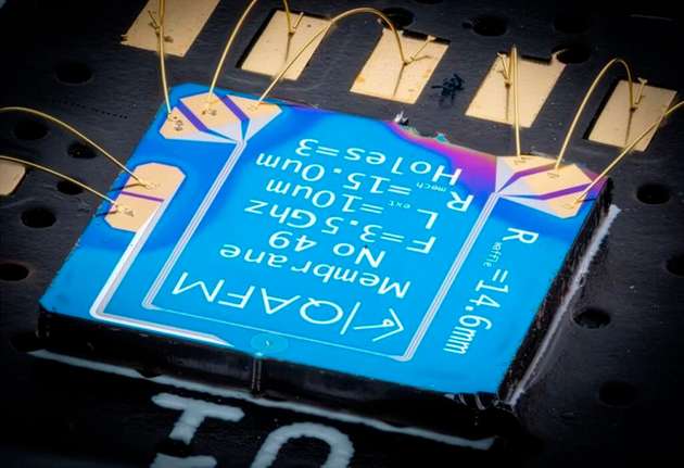 Die entscheidenden Nanostrukturen befinden sich an der unteren Chip-Kante.