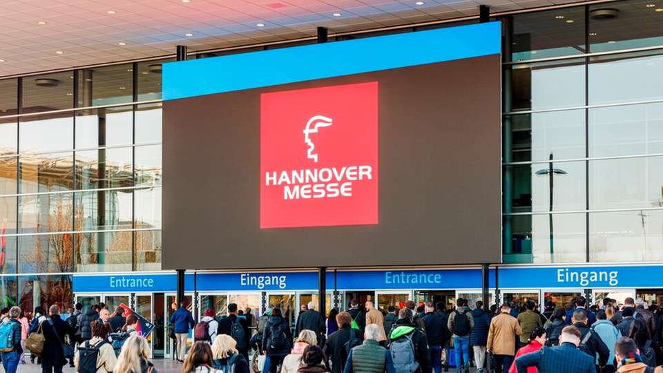 Künstliche Intelligenz, Defense, Digitalisierung: Aussteller aus aller Welt zeigen ihre Innovationen und Lösungen für die produzierende Industrie.