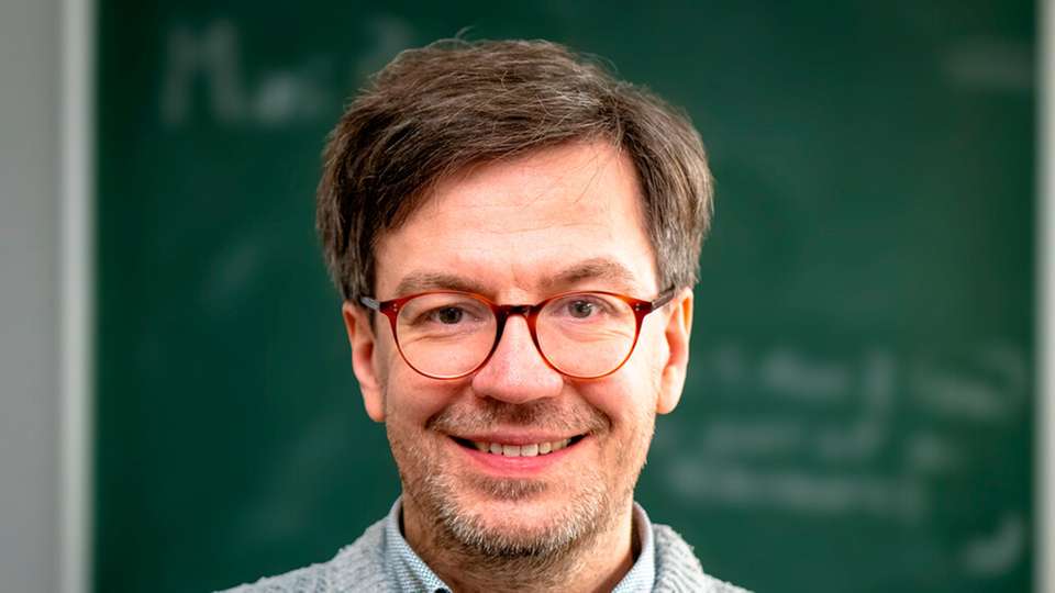 Prof. Dr. Stephan Wagner, Professor für Umweltanalytik an der Hochschule Fresenius in Idstein, leitet eine Analytica Conference Session zur Kunststoffanalytik.