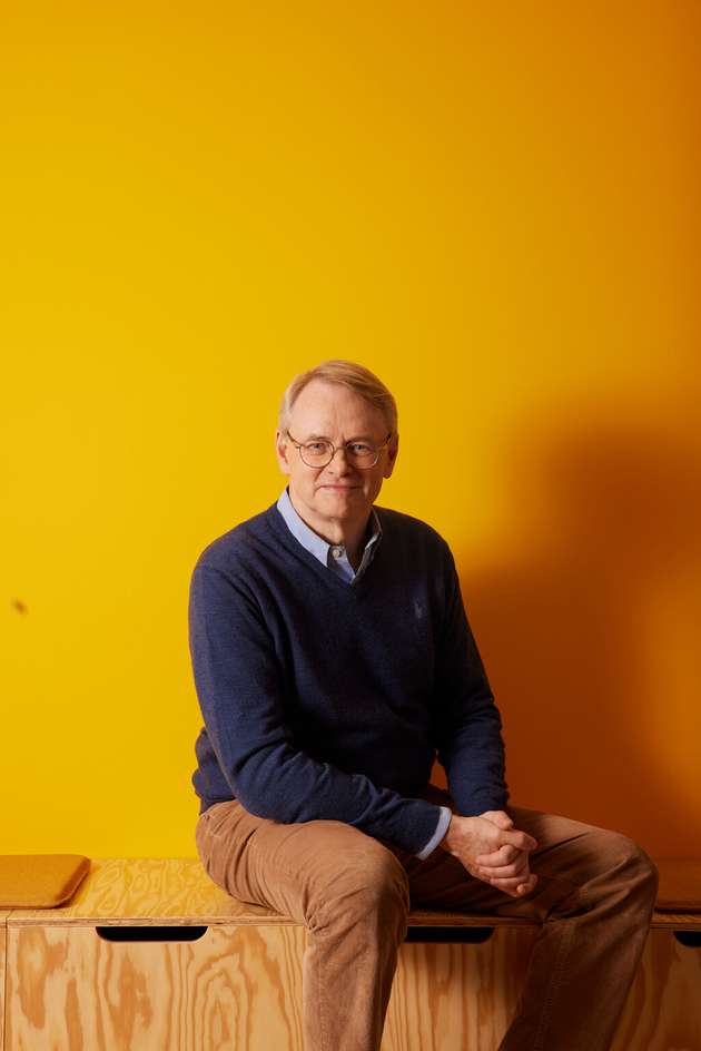 Dr. Horst J. Kayser, CEO Factory Automation, Siemens: Um das Potenzial von IIoT auszuschöpfen, ist es entscheidend, Insellösungen aufzubrechen, Daten zentral zu sammeln, zu standardisieren, kontextualisieren und für die Wertschöpfungskette verfügbar zu machen. Dafür braucht es eine skalierbare, flexible und sichere Infrastruktur wie Siemens Industrial Edge: Sie ist das industrielle Backbone für smarte und skalierbare Anwendungen in der Produktion, verbindet OT und IT, und ermöglicht die Nutzung verschiedenster Apps – von KI und Analytics über Datenintegration bis hin zu Low-Code und eigener Software. Zum Beispiel Audi hat Industrial Edge als zentrale Infrastruktur implementiert. Dies ermöglicht ein zentrales Management von Anwendungen, die Nutzung virtueller Steuerungen sowie eine Verarbeitung und Auswertung von Produktionsdaten mit KI im Rechenzentrum. Agentische KI wird diese Vorteile weiter verstärken und die Effizienz in der Industrie steigern.