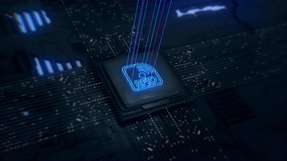 RFID ermöglicht zum Beispiel die Standardisierung von Datenflüssen und erreicht in Kombination mit KI, insbesondere bei der Datenbereinigung durch selektives Filtern, ein neues Qualitätsniveau. 