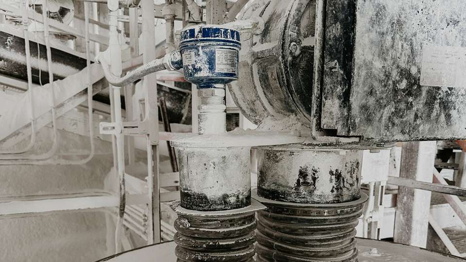 Zinkanwendung: Raue Prozessbedingungen fordern robuste Sensorik.