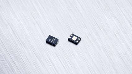 Der MLX90296 kombiniert eine digitale Architektur, niedrigen Stromverbrauch und flexible Empfindlichkeitsoptionen, um präzise, kontaktlose Linearmessungen in Gaming‑Controllern, IoT‑Geräten und industriellen Systemen zu ermöglichen.