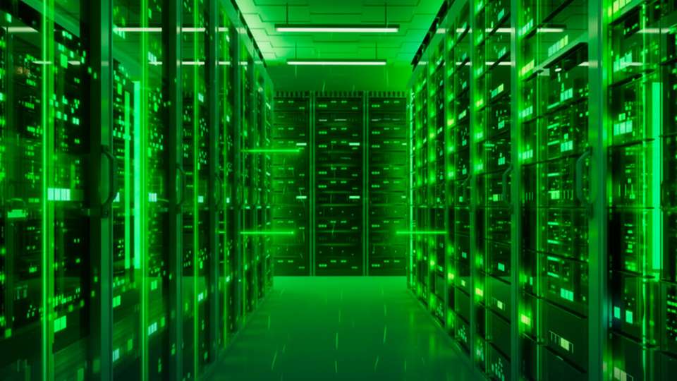 Geplante Rechenzentrumsstrategie soll Kapazitäten ausbauen, erneuerbare Versorgung sichern und Abwärme künftig stärker in lokale Wärmenetze einspeisen.