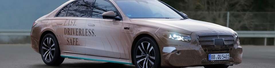 Mit ihrer redundanten Sicherheitsarchitektur und dem Betriebssystem MB.OS bildet die neue S‑Klasse die Basis für weltweite Robotaxi‑Projekte und treibt gemeinsam mit starken Partnern die Entwicklung sicherer Level‑4‑Automatisierung voran.
