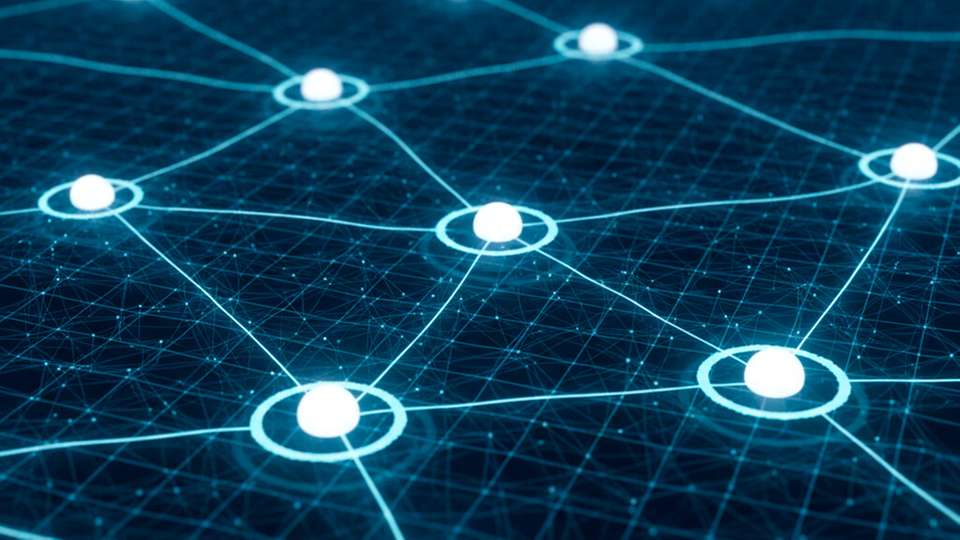 Im Rahmen des Feldtests wird untersucht, inwiefern sich Ladevorgänge von Elektrofahrzeugen durch dynamische Netzentgelte in netzdienliche Zeitfenster verschieben lassen.