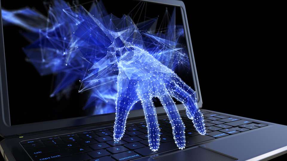 Von Standardpasswörtern und offenen Ports zur auditierbaren Security-Architektur: NIS‑2 und Cyber Resilience Act machen Cyberschutz in der Industrie zur Pflicht – mit Echtzeitabwehr für Neu- und Altgeräte, zentralem SOC, Device-Management und Penetrationstests über den gesamten Lebenszyklus.