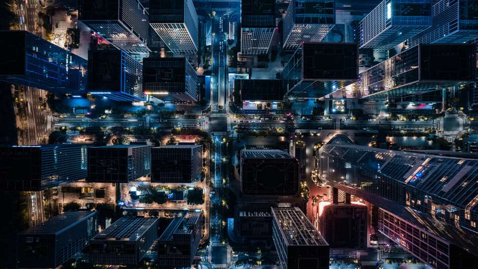 Die E-world 2026 verbindet den internationalen Austausch der Energiewirtschaft mit der konkreten Umsetzung der Energiewende auf kommunaler Ebene.