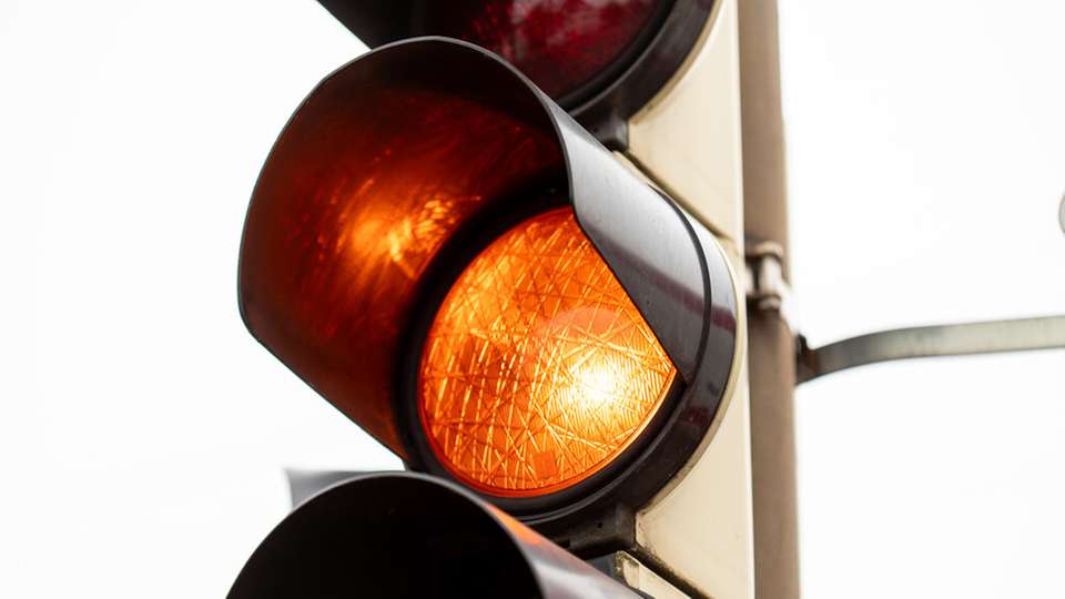 Das False-Hope-Syndrom stellt eine Gefahr für den Mittelstand dar und erfordert bis 2026 klare Entscheidungen statt wirkungslosen Optimismus.