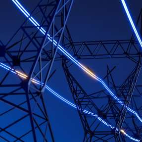 Siprotec V virtualisiert Schutz- und Steuerungsfunktionen und erleichtert so die Anpassung von Umspannwerken.