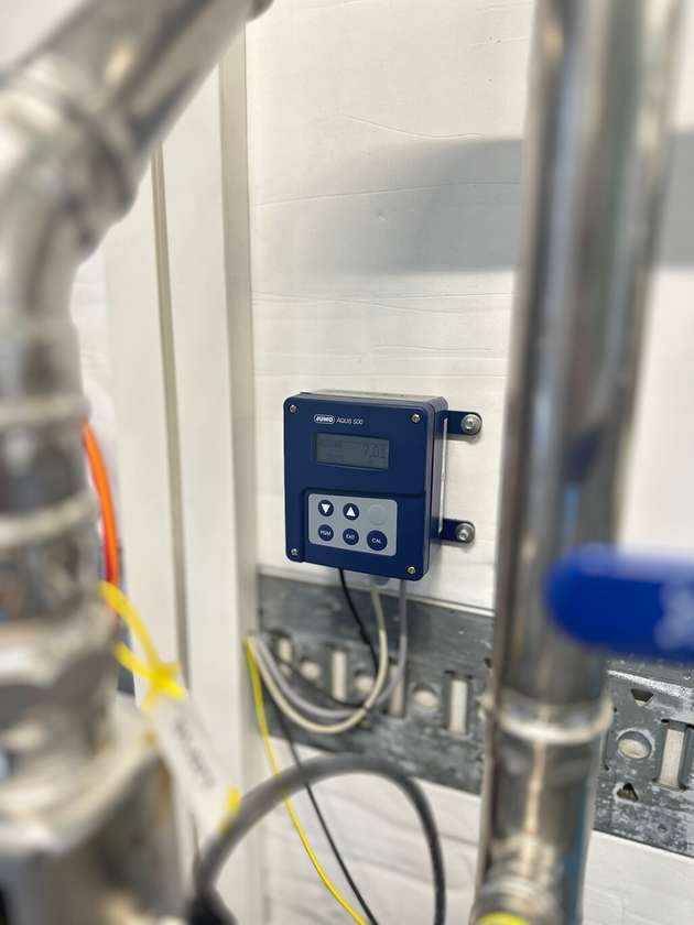 Sensoren erfassen kontinuierlich zentrale Betriebsparameter in der mobilen Phosphorrückgewinnungsanlage.