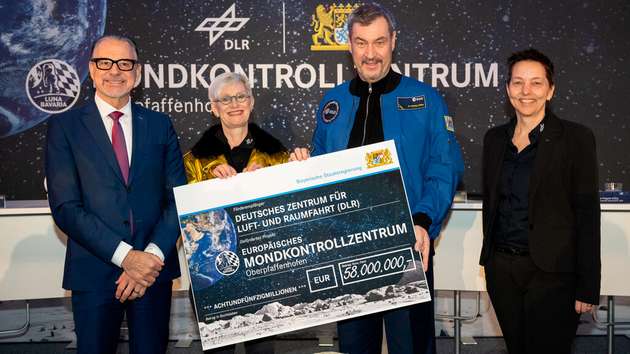 Von links: Josef Aschbacher, ESA-Generaldirektor, Prof. Dr.-Ing. Anke Kaysser-Pyzalla, Vorstandsvorsitzende des DLR, Dr. Markus Söder, Bayerischer Ministerpräsident, sowie Dr. Anke Pagels-Kerp, DLR-Bereichsvorständin Raumfahrt.