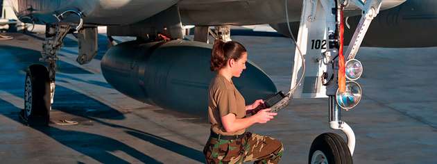 In der Luftfahrt steigen die Anforderungen an Kommunikations‑ und Navigationssysteme kontinuierlich. Kompakte Messlösungen wie der FieldFox‑Analyzer unterstützen Routine‑ und Feldtests direkt vor Ort und sichern damit Verfügbarkeit, Signalqualität und Betriebssicherheit kritischer Infrastruktur.