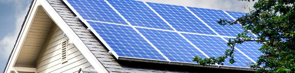 Photovoltaik kann dezentral und ohne funktionierenden Netzzugang die Energieversorgung aufrecht erhalten – und steigert so die Resilienz des Energiesystems. 