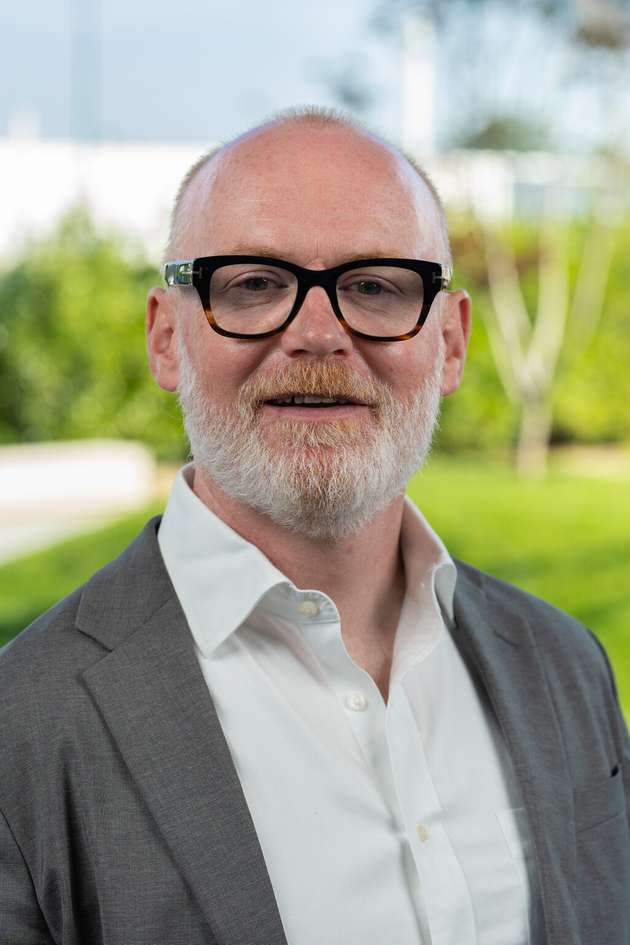 Thomas Carmody, Product Manager, Codico: Codico zeigt auf der Embedded World 2026, wie kamerabasierte KI mit Qualcomm Dragonwing-CPUs die industrielle Automatisierung verbessert – für mehr Effizienz, Qualität und geringere Kosten. Präsentiert werden einsatzfertige, robuste Edge-Lösungen: ein flexibles Multikamera-System (PERSPEC-2) mit frei programmierbarer Bildverarbeitung, eine intelligente Dashcam mit Fahrzeug- und Fußgängererkennung sowie Funktionen für Innenraum- und Fahrzeugsicherheit, eine Plug-and-Play-Einheit für Steuerung und Kommunikation von Drohnen und Robotik (Video, Telemetrie, Sensorik) und ein Outdoor-tauglicher Controller mit Fern-Videoübertragung. Ergänzt wird das durch eine leistungsstarke Edge-Plattform (IQ9-CPU) , die viele Kameras parallel auswerten und KI-Anwendungen direkt vor Ort ausführen kann.
Halle 3A, Stand 211