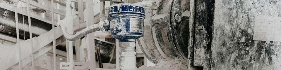 Die Vollmelder Vibranivo VN 4020 und Rotonivo RN 6001 werden vertikal an den Silooberseiten montiert und erfassen so zuverlässig die Grenzstände bei abrasiven Zinkpulver.