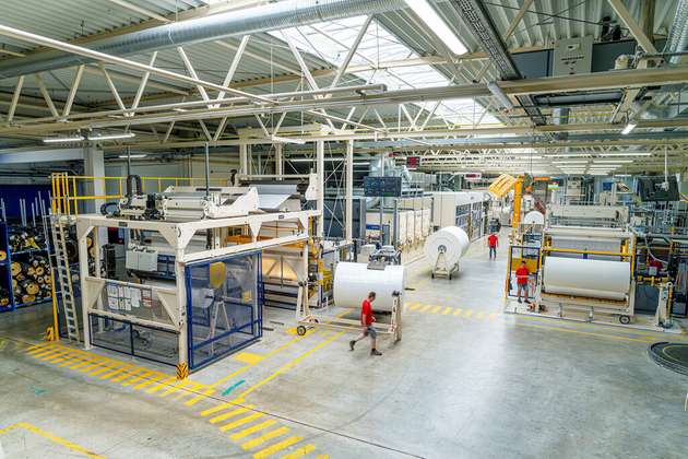 Energieintensive Fertigung mit hohem Strombedarf, wie in der Produktionshalle von Norafin.