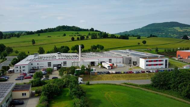 Werksgelände von Norafin in Mildenau mit Produktions- und Bürogebäuden.