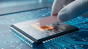 Obwohl Schleifpapier ein bekanntes Werkzeug zum Glätten von Oberflächen durch Reiben ist, war es bisher schwierig, es in Bereichen wie der Halbleiterindustrie einzusetzen, wo eine äußerst präzise Oberflächenbearbeitung erforderlich ist.