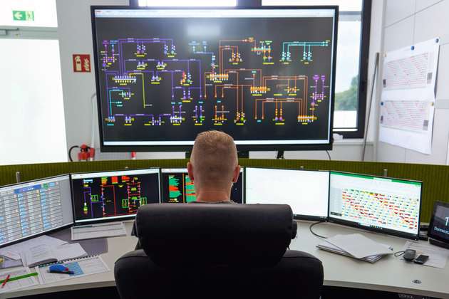 In der Leitstelle der ELE Verteilnetz (EVNG) laufen alle Daten zusammen. Von hier aus kann im Notfall schnell ins Energienetz eingegriffen werden.
