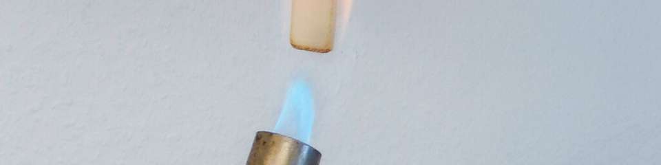 Brennbarkeitstest des neuen Biokunststoffs.